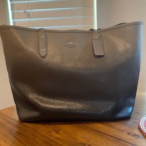 Coach Open City Tote (F22560) in Silver/Fog Ombré